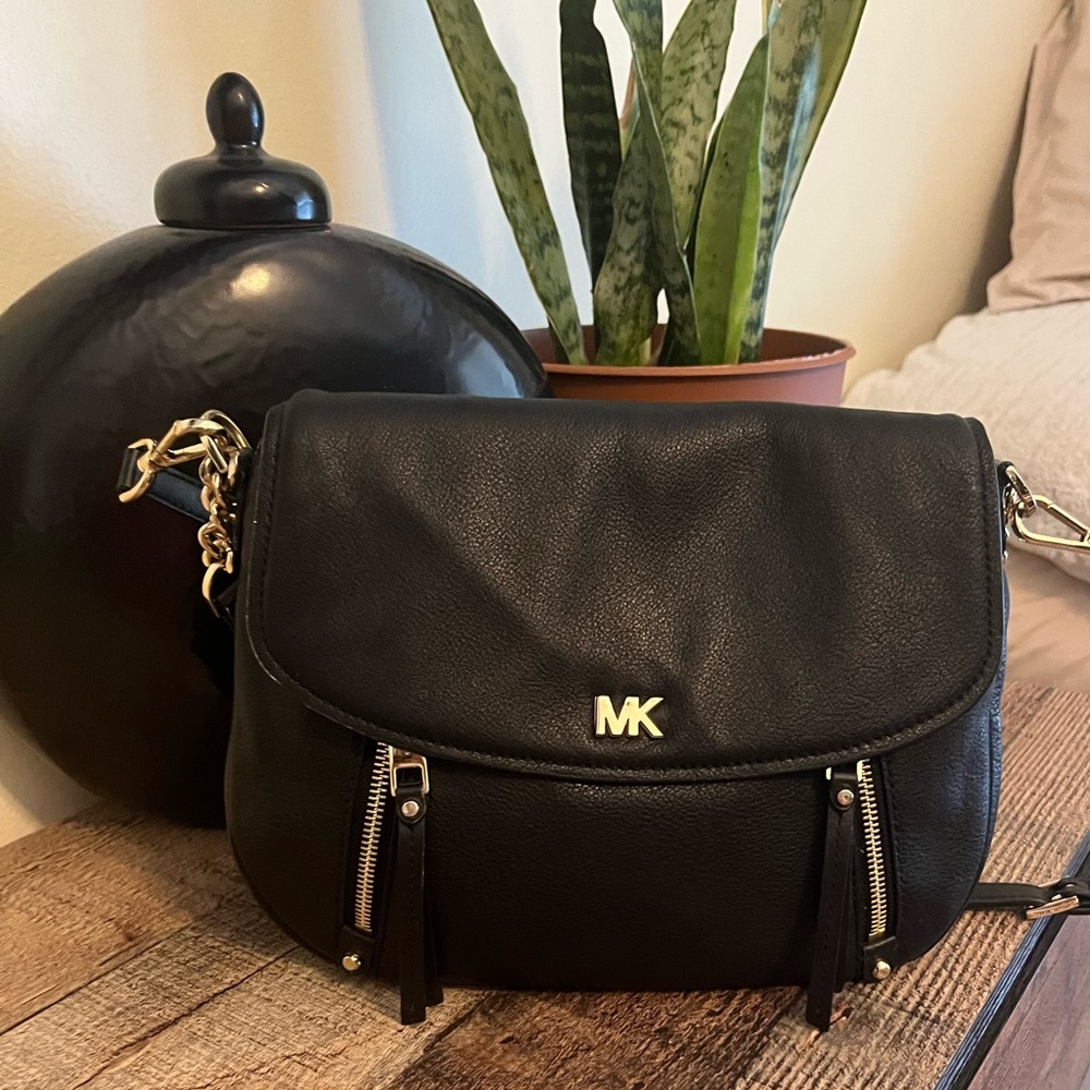 Michael Kors MK Evie Soft Leather Shoulder Bag